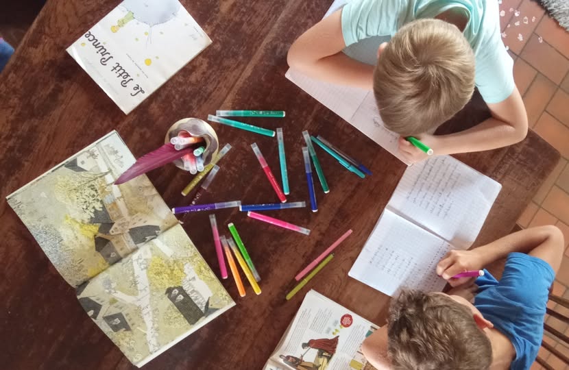 Créer une routine lecture + créativité à la maison